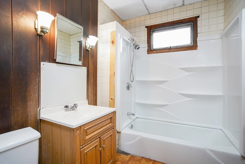 54 Lester Street Springfield, MA 01108 - Photo 16 of 34