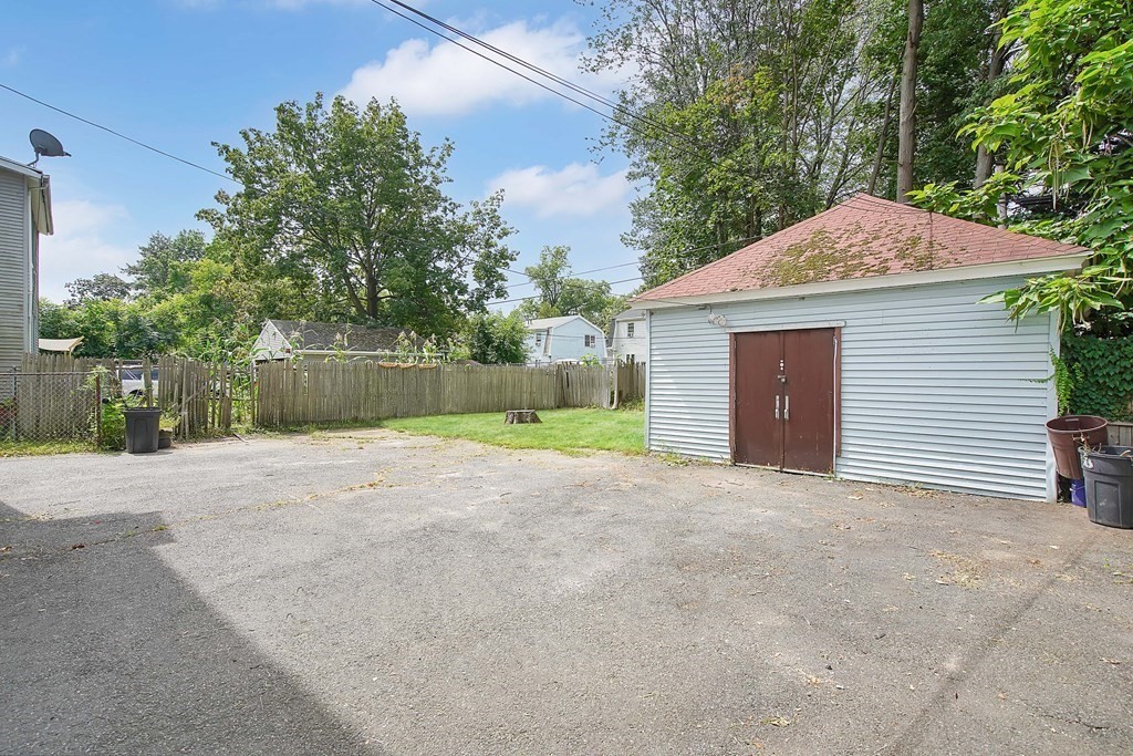 54 Lester Street Springfield, MA 01108 - Photo 28 of 34