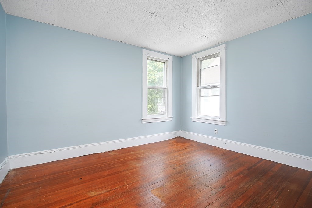 54 Lester Street Springfield, MA 01108 - Photo 7 of 34