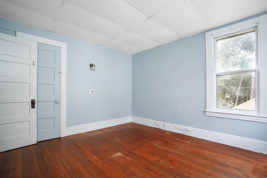 54 Lester Street Springfield, MA 01108 - Photo 8 of 34