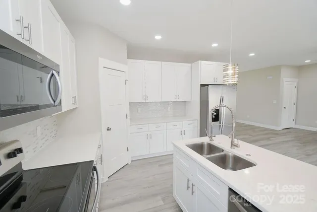 $2,500 | 3806 Freedom Drive, Charlotte, NC 28208