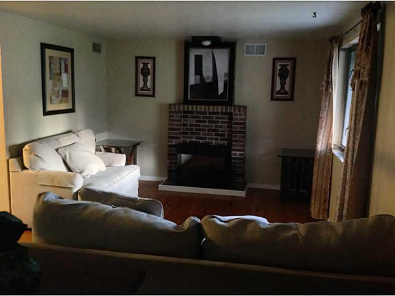 1727 Hollyrood Road Baldwin, PA 15227 - Photo 5 of 17 Living Room.