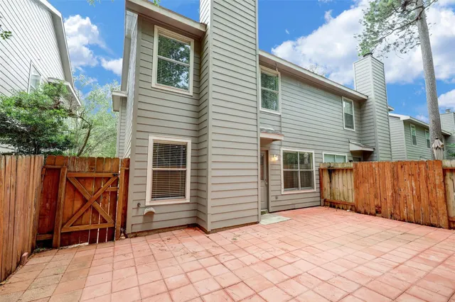 $1,900 | 117 North Villa Oaks Drive, The Woodlands, TX 77382