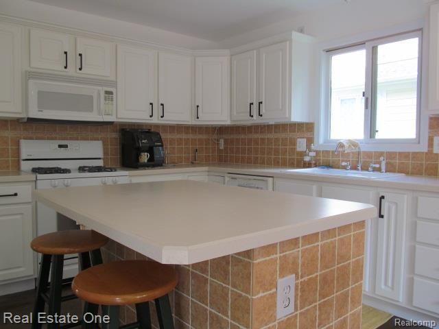3095 Honor Drive Rochester, MI 48309 - Photo 5 of 30 Honor Drive 009.jpg