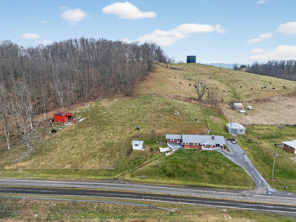 1729 Whitetop Road Chilhowie, VA 24319 - Photo 4 of 37 Gallery Image 4