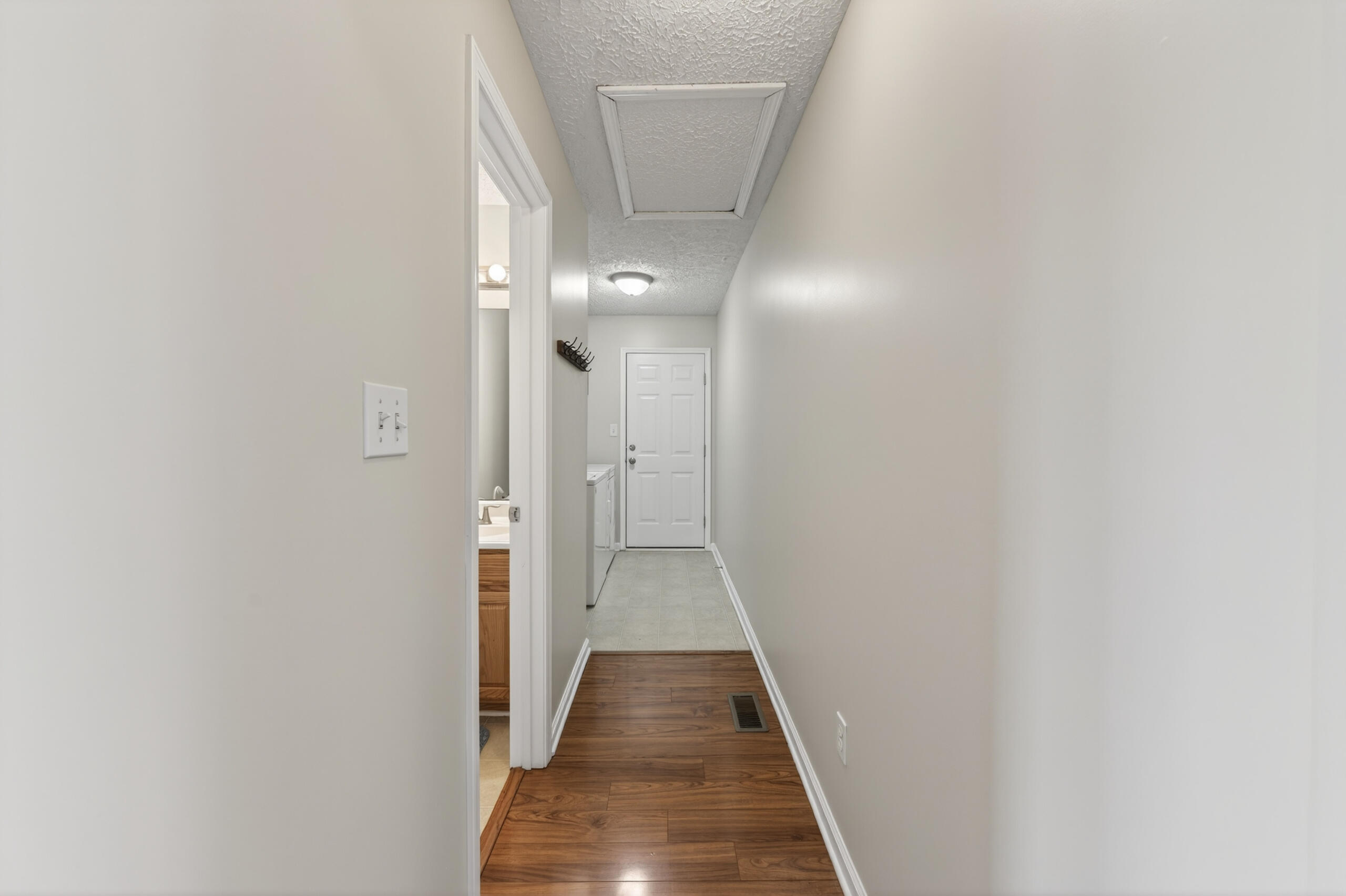 1633 Pilot Mountain Road Moneta, VA 24121 - Photo 38 of 103 Garage Entry