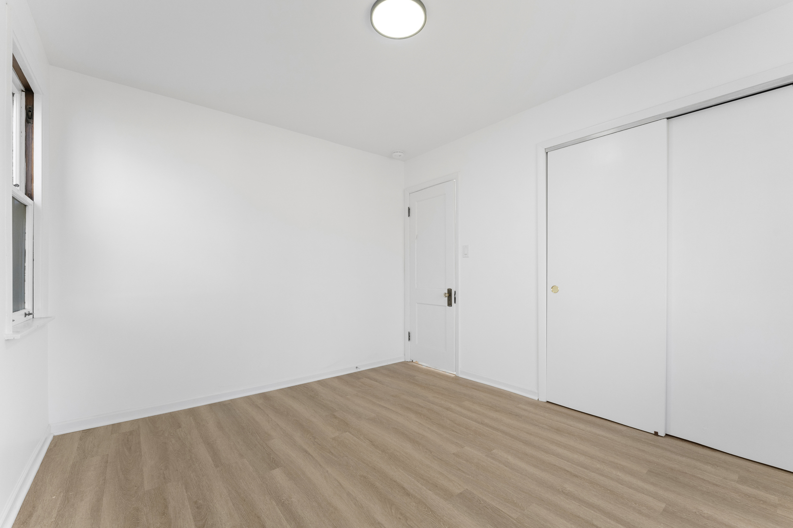 1035 South Ridgeland Avenue Oak Park, IL 60304 - Photo 11 of 33 a view of an empty room