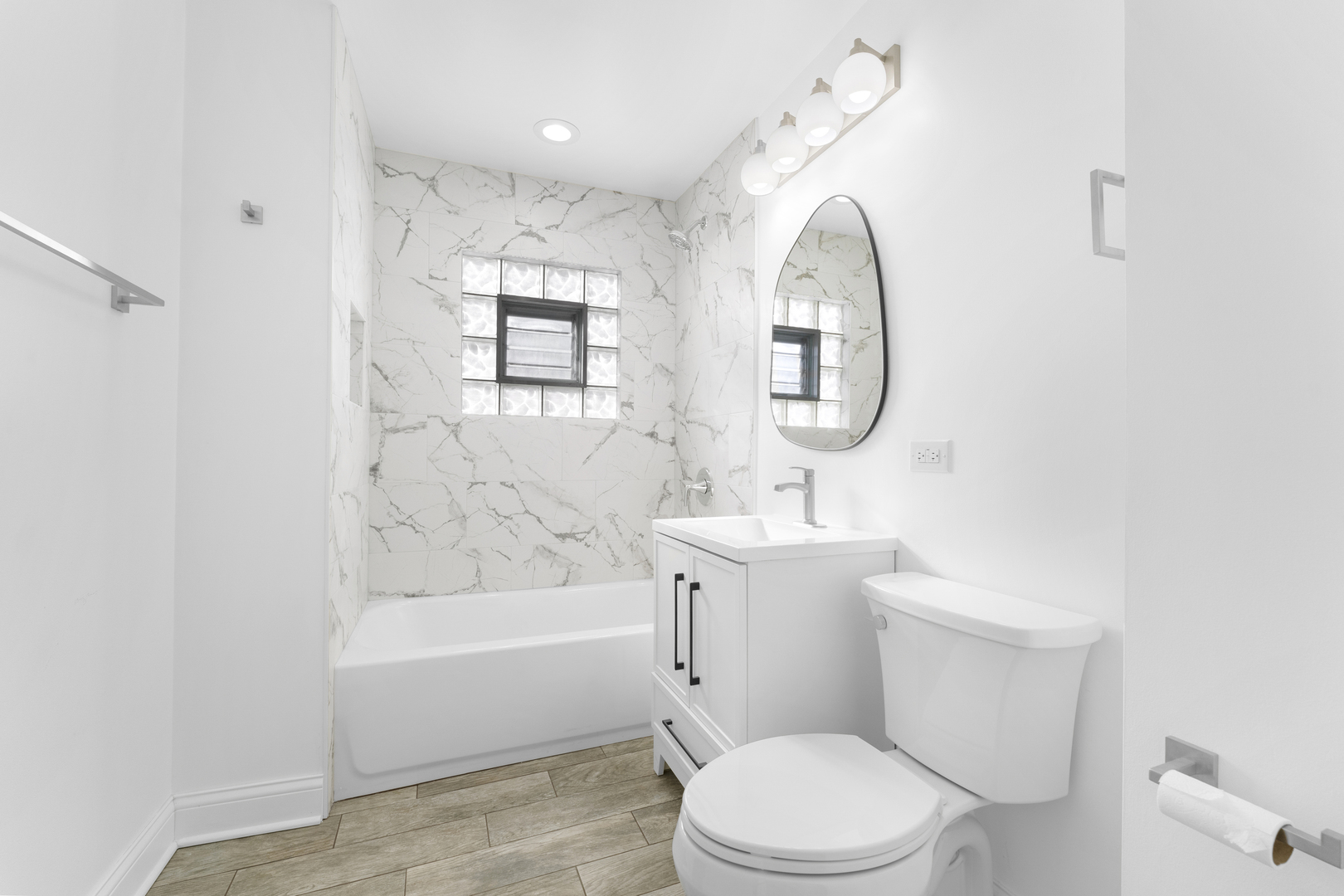 1035 South Ridgeland Avenue Oak Park, IL 60304 - Photo 12 of 33 a bathroom with a toilet a sink and bathtub