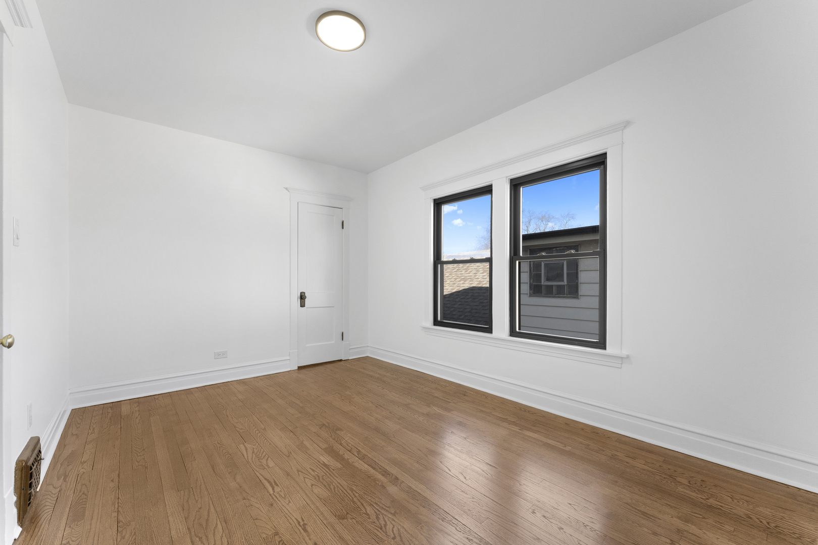 1035 South Ridgeland Avenue Oak Park, IL 60304 - Photo 24 of 33 a view of an empty room with wooden floor and a window