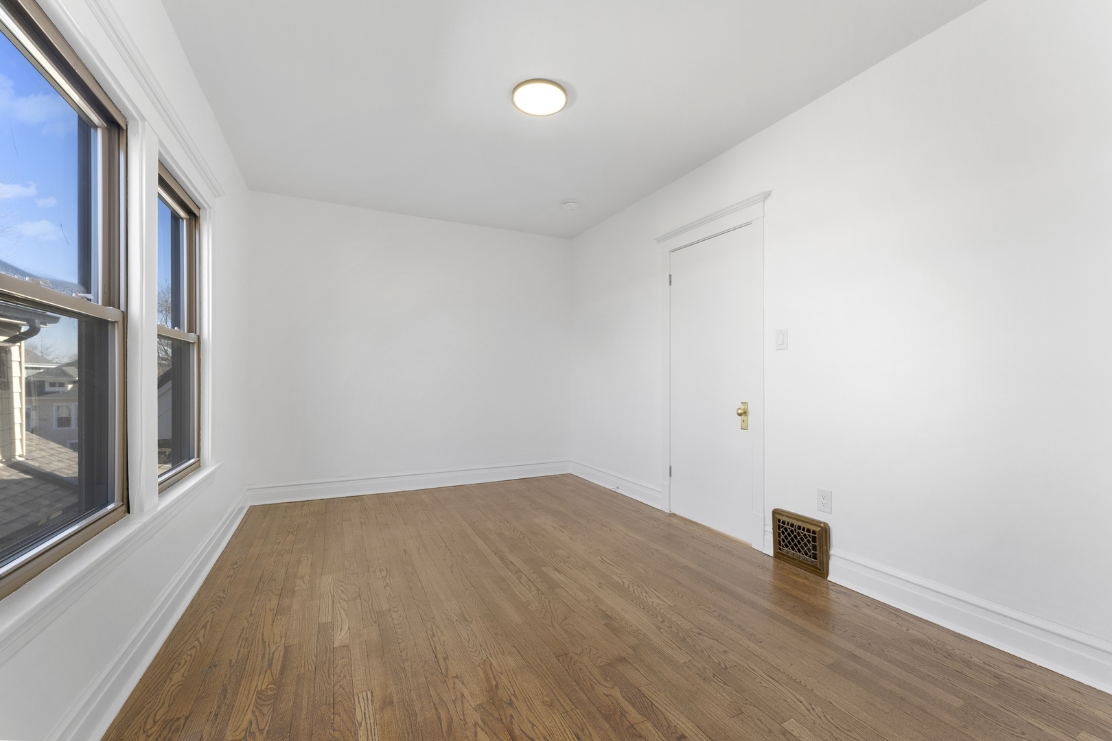 1035 South Ridgeland Avenue Oak Park, IL 60304 - Photo 25 of 33 a view of an empty room with wooden floor and a window