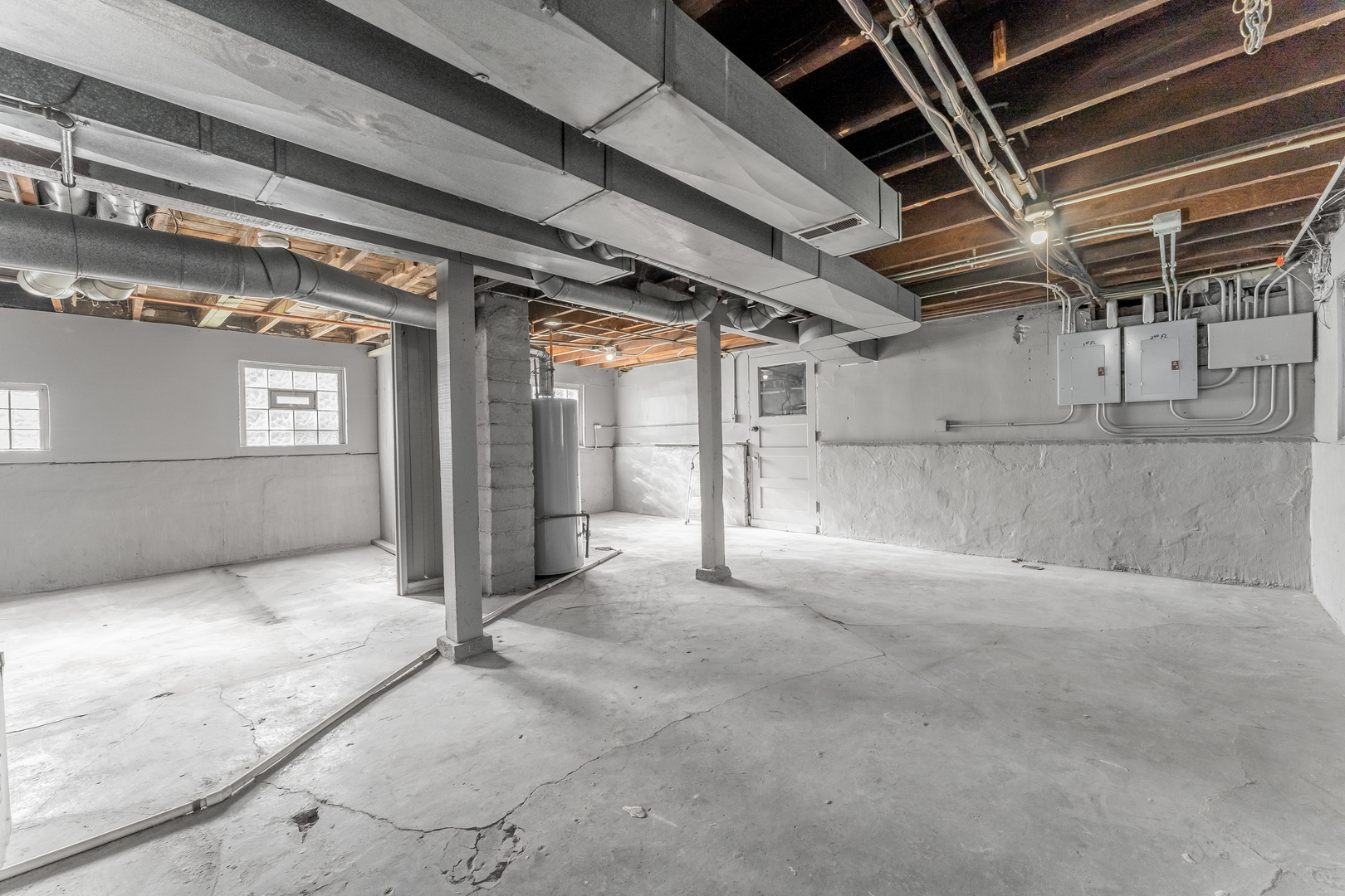 1035 South Ridgeland Avenue Oak Park, IL 60304 - Photo 29 of 33 a view of empty room with wooden floor