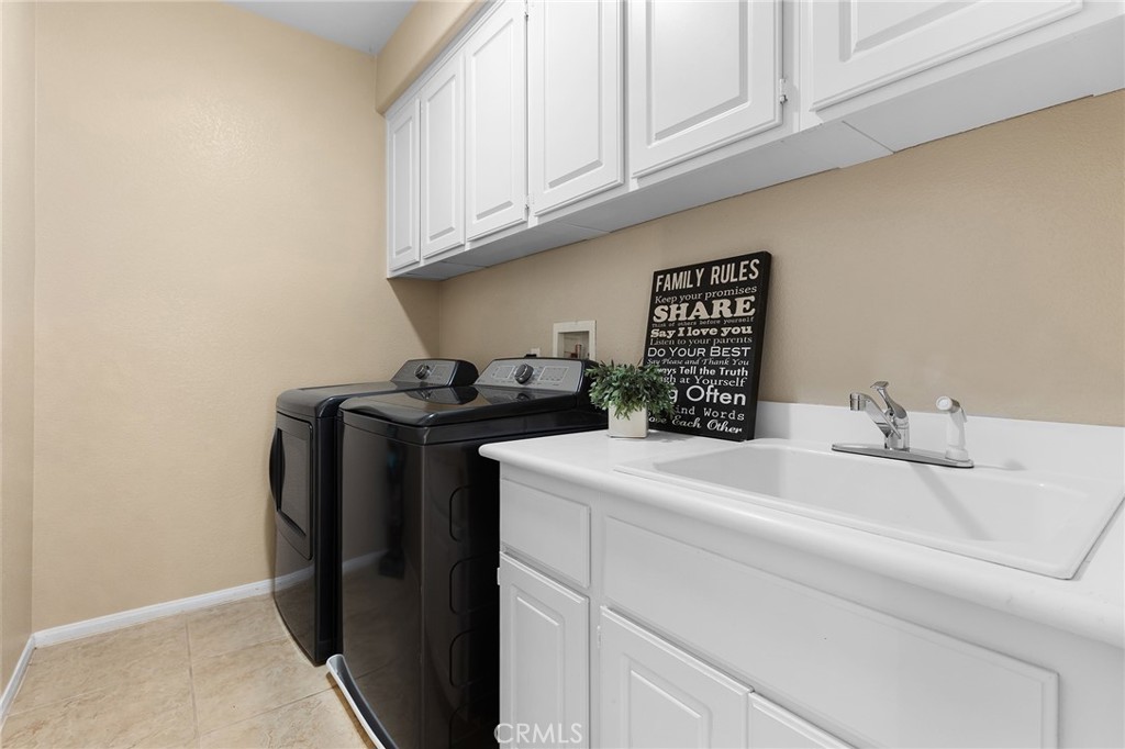 45454 Seagull Way Temecula, CA 92592 - Photo 39 of 62 upstairs laundry room