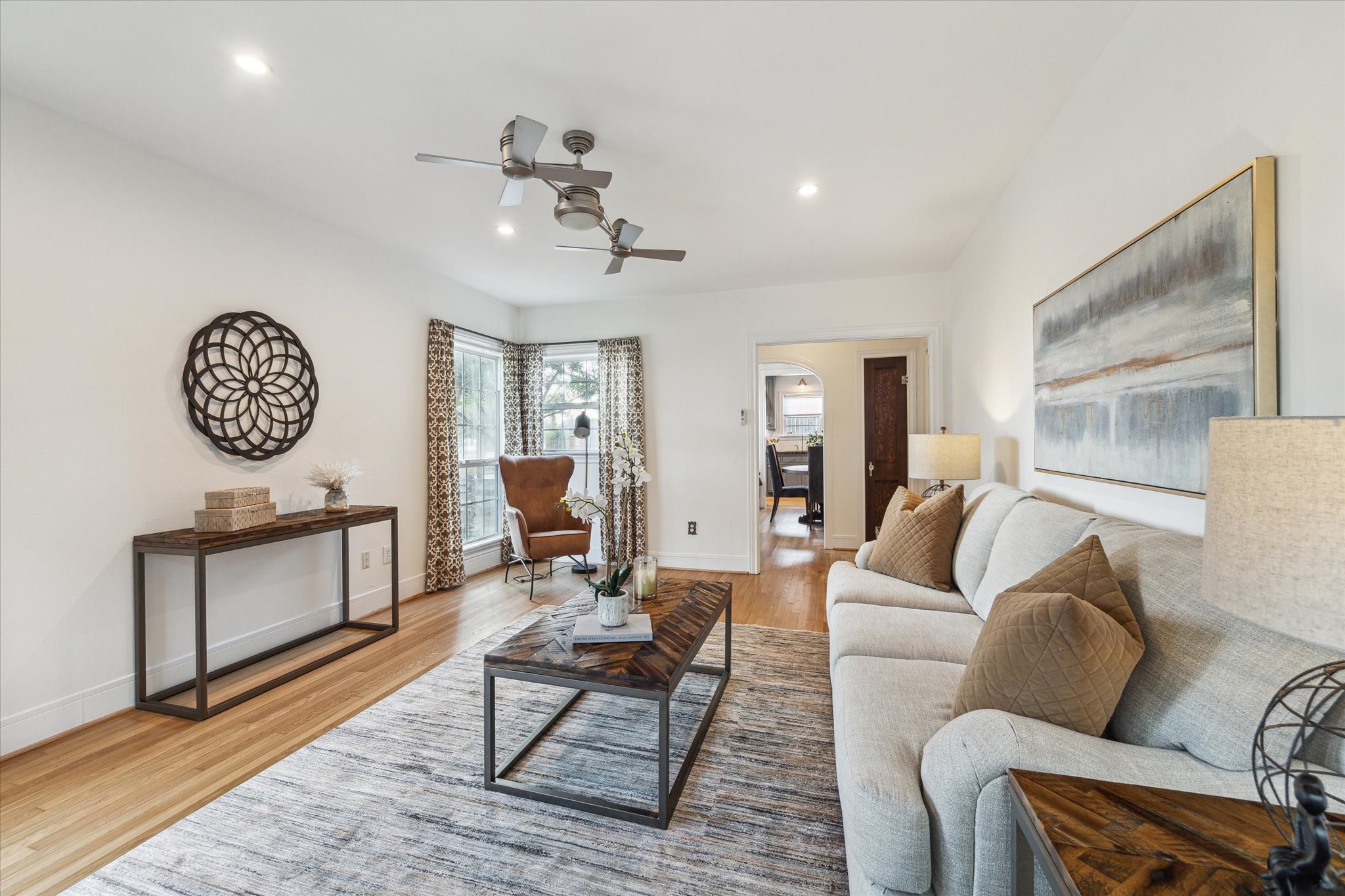 805 Sue Street Houston, TX 77009 - Photo 8 of 20 There is plenty of seating area and room for an entertainment center in the front living room.