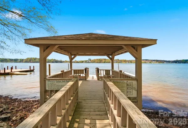 $1,575,000 | 3820 8th St Place Northwest, Hickory, NC 28601