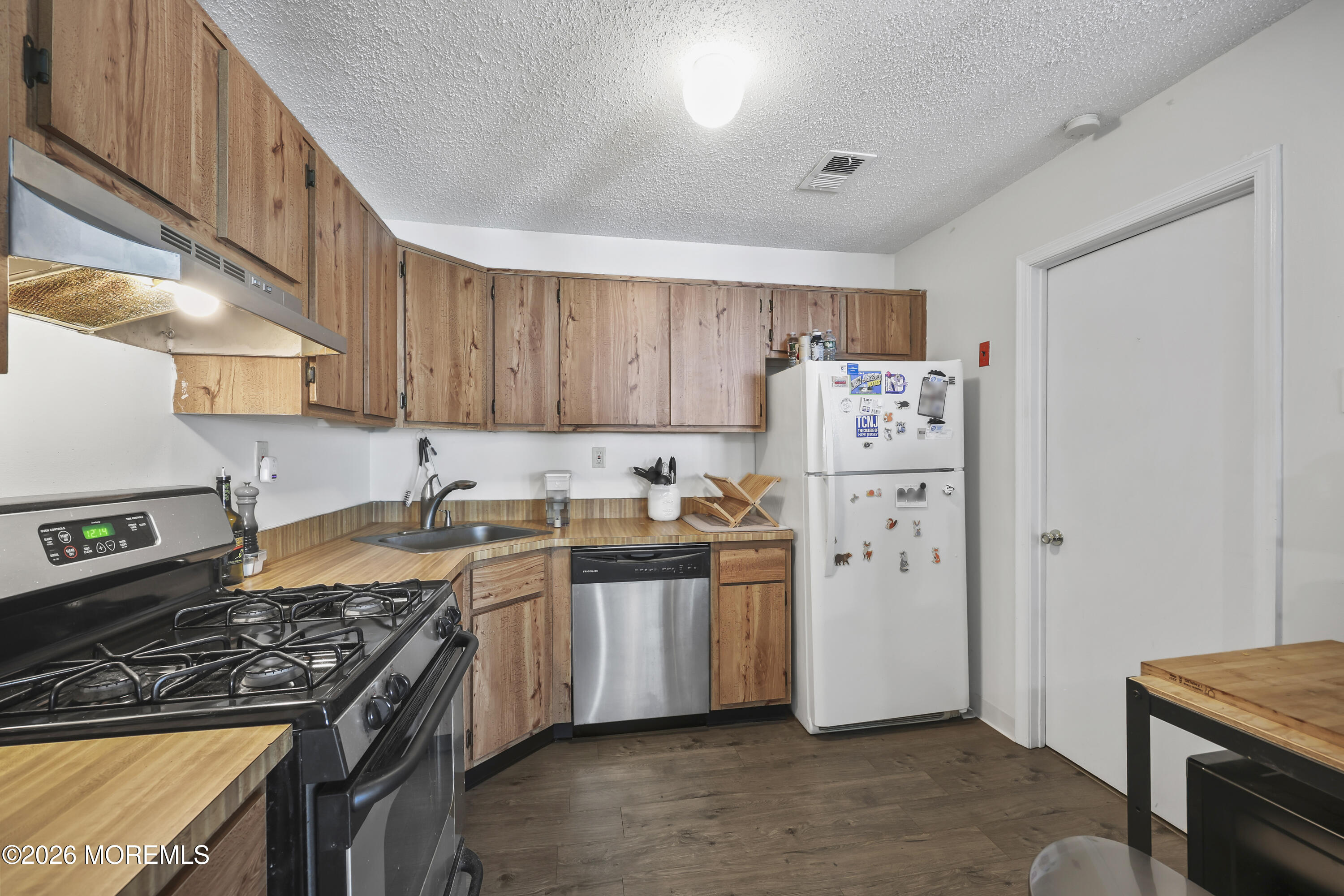 135 Frontier Way Tinton Falls, NJ 07753 - Photo 8 of 15 Kitchen