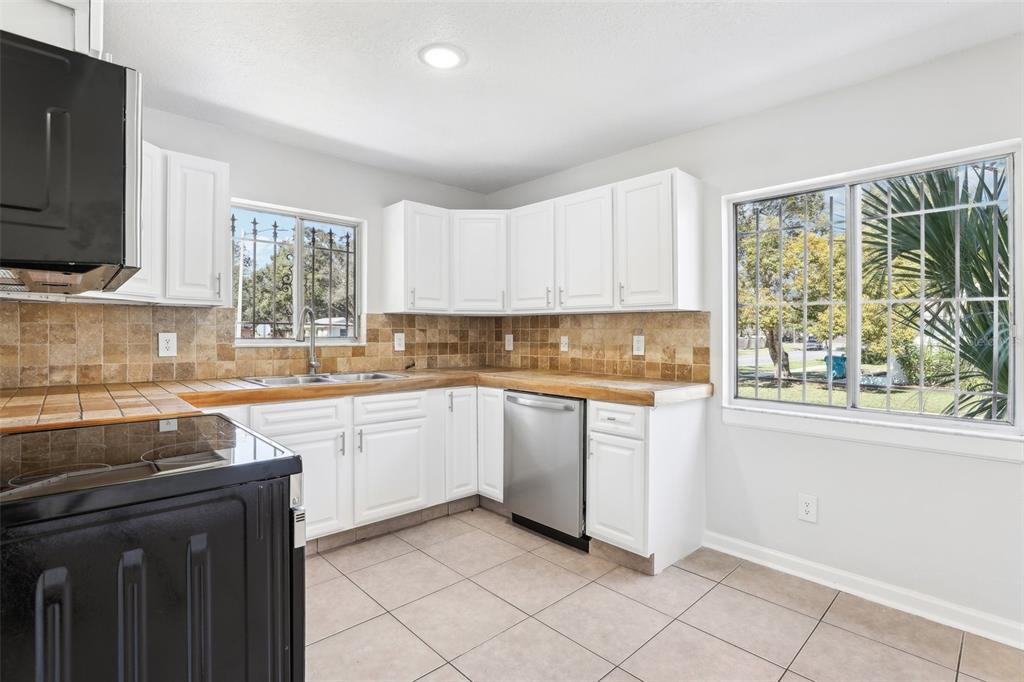 4425 Signal Hill Road Orlando, FL 32808 - Photo 6 of 25 Gallery Image 6