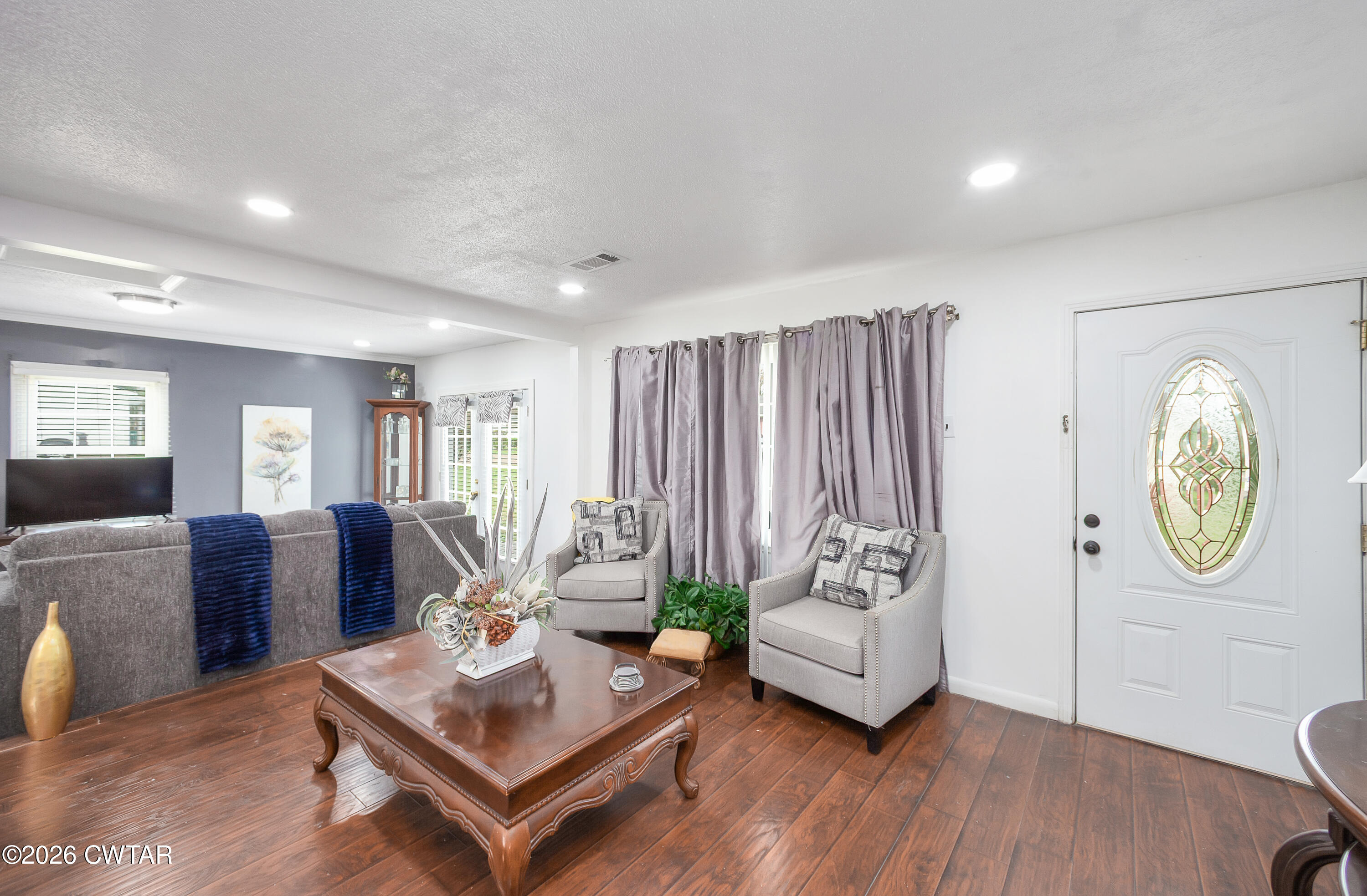 29 Carlos Street Jackson, TN 38301 - Photo 4 of 27 living room 2