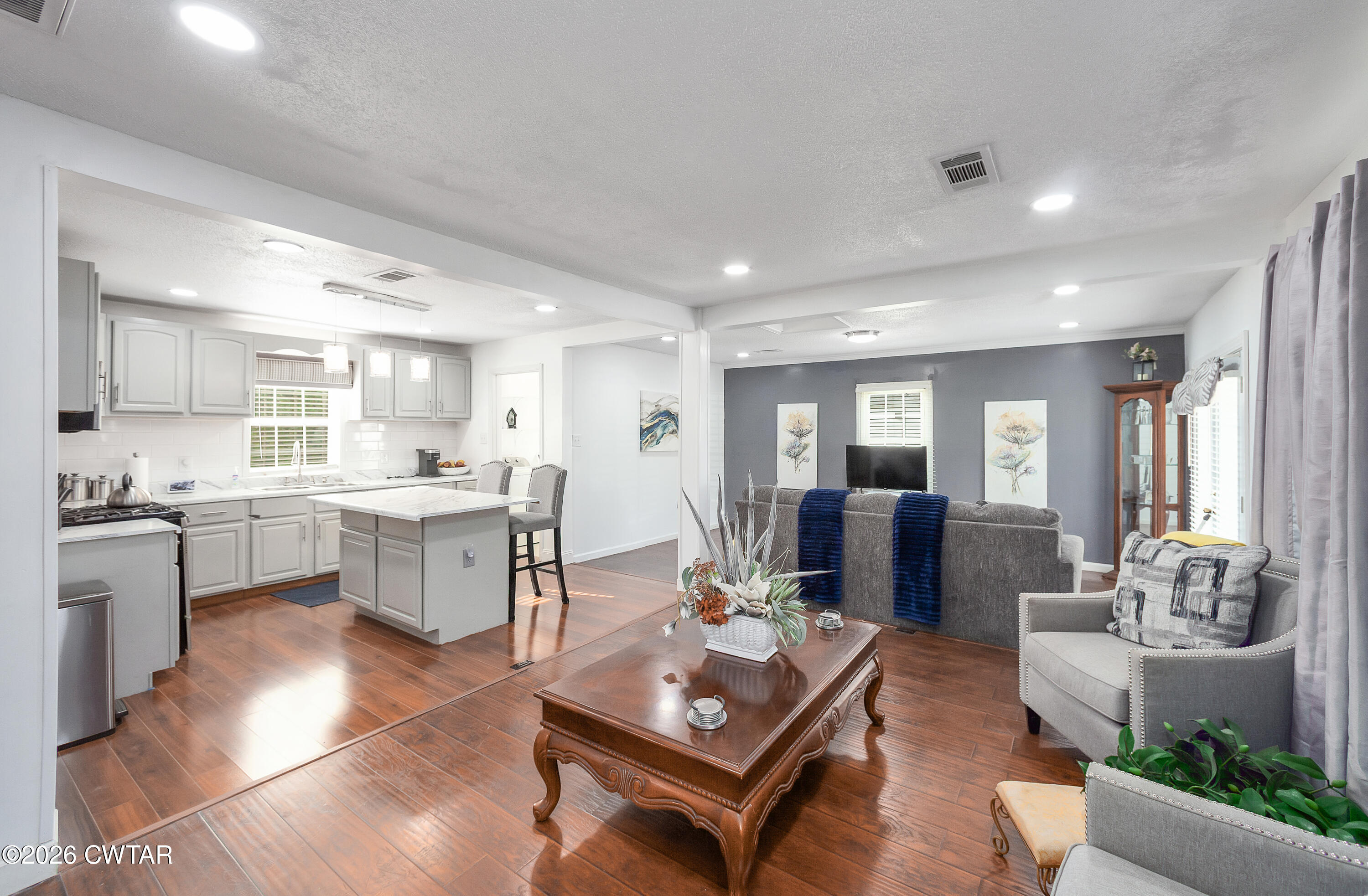 29 Carlos Street Jackson, TN 38301 - Photo 7 of 27 living room