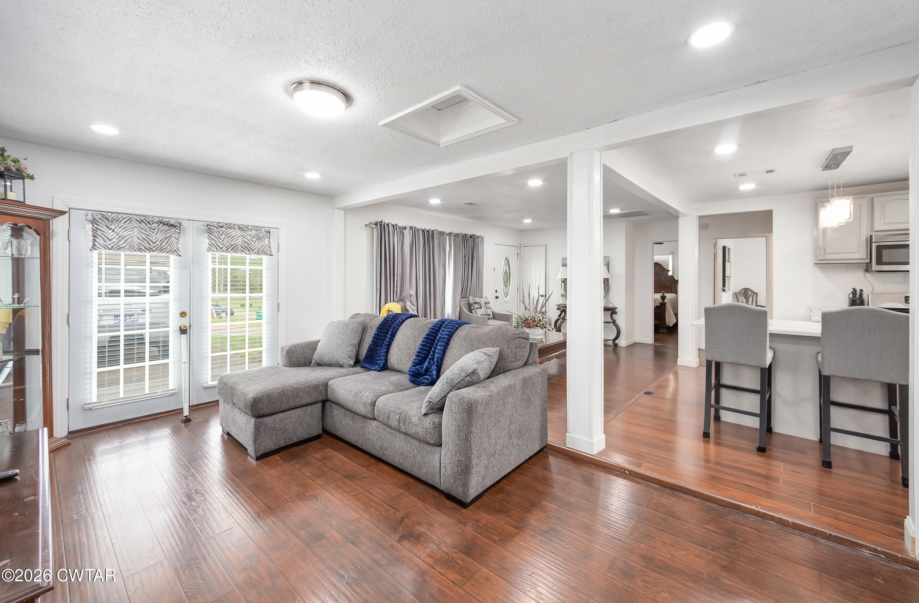 29 Carlos Street Jackson, TN 38301 - Photo 8 of 27 family room 2