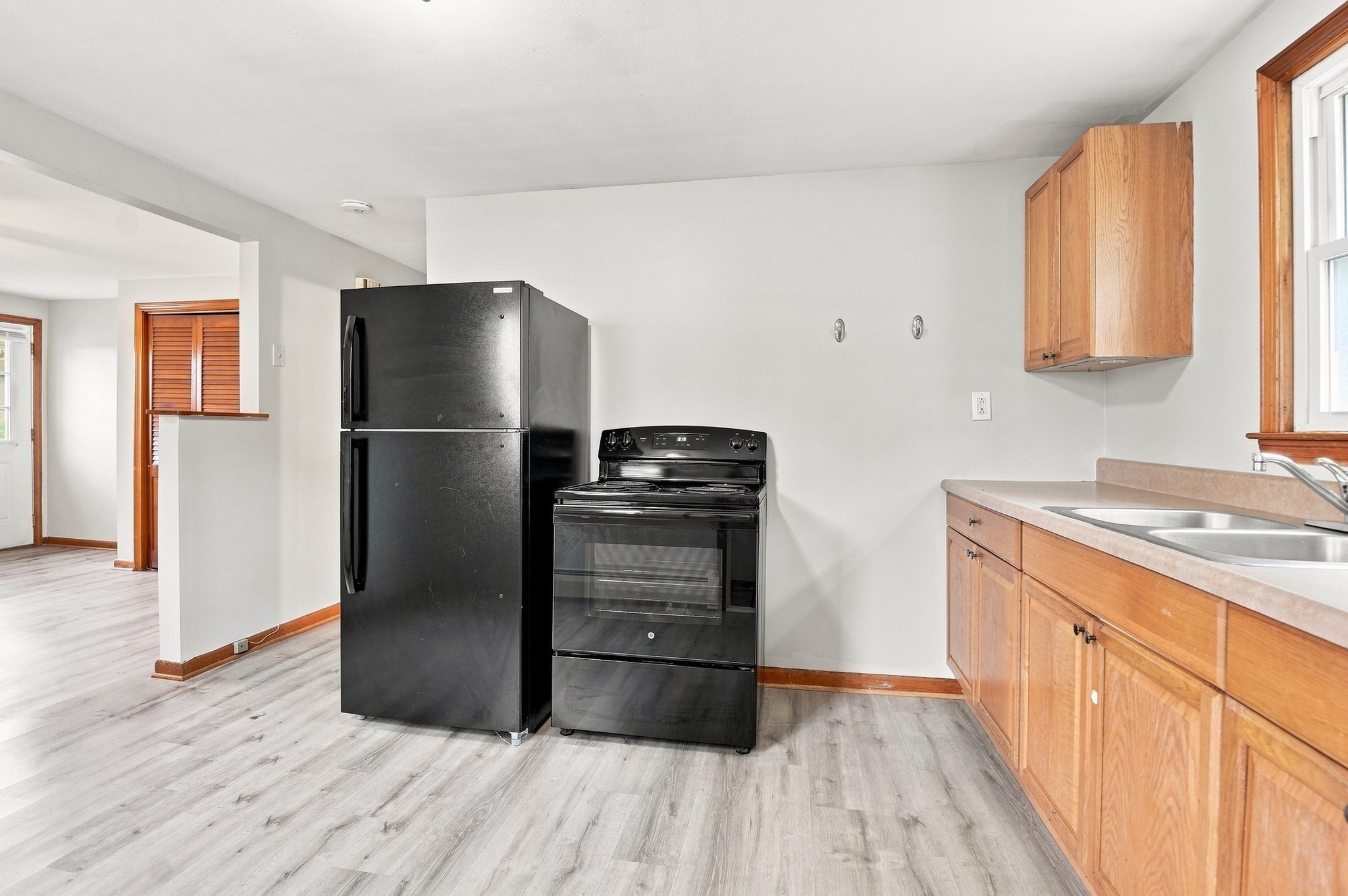 98 Kenberma Road Worcester, MA 01604 - Photo 8 of 41 Gallery Image 8