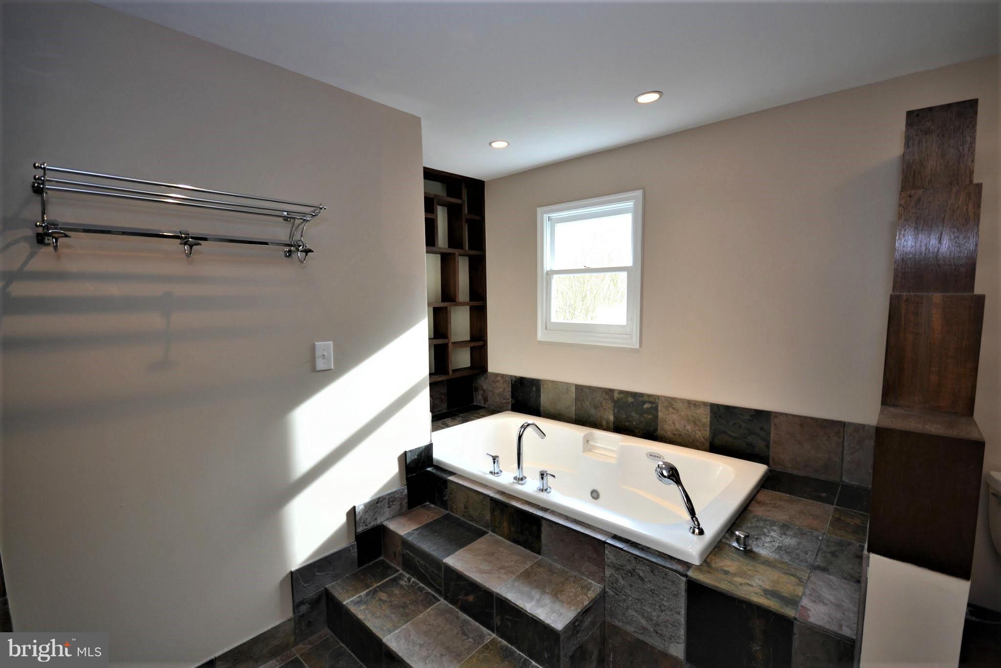 1567 St Margarets Road Annapolis, MD 21409 - Photo 16 of 28 Bath (Master)