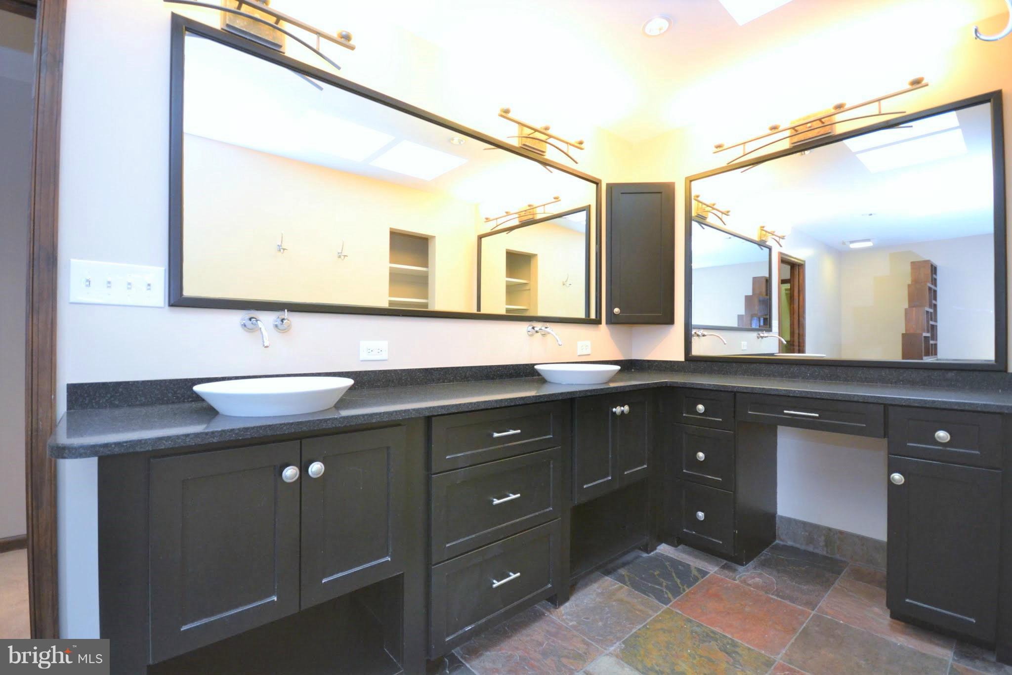 1567 St Margarets Road Annapolis, MD 21409 - Photo 19 of 28 Bath (Master)
