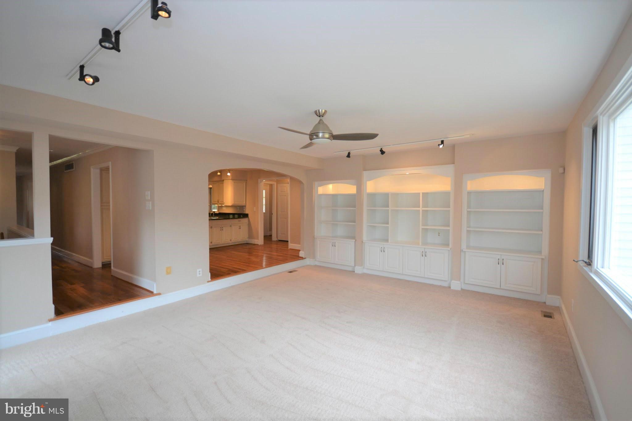 1567 St Margarets Road Annapolis, MD 21409 - Photo 8 of 28 Living Room