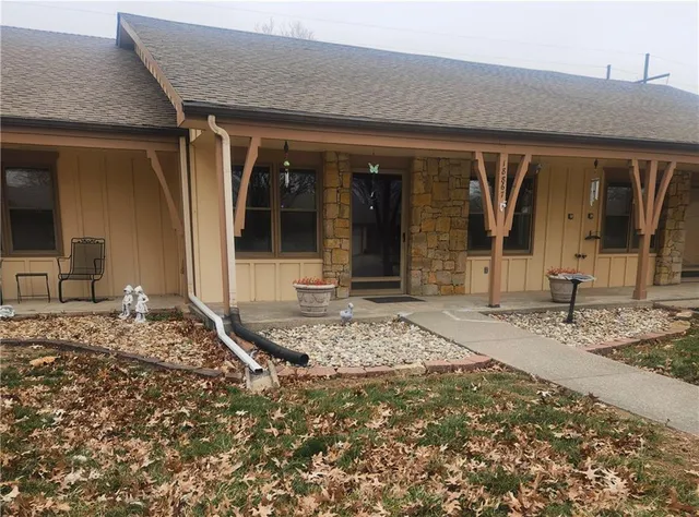 $194,900 | 18867 Sunrise Drive, Belton, MO 64012