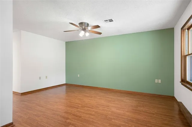 $194,900 | 18867 Sunrise Drive, Belton, MO 64012