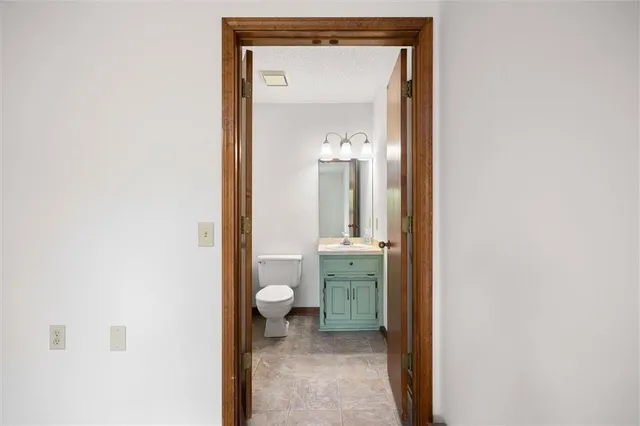 $194,900 | 18867 Sunrise Drive, Belton, MO 64012