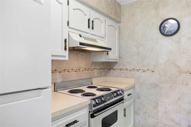 $194,900 | 18867 Sunrise Drive, Belton, MO 64012