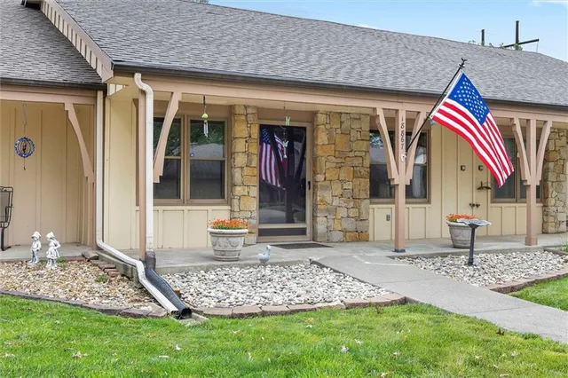 $194,900 | 18867 Sunrise Drive, Belton, MO 64012