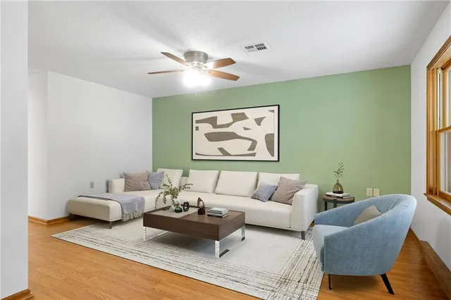 $194,900 | 18867 Sunrise Drive, Belton, MO 64012