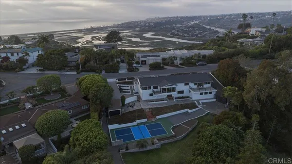 $4,550,000 | 557 Canyon Drive, Solana Beach, CA 92075