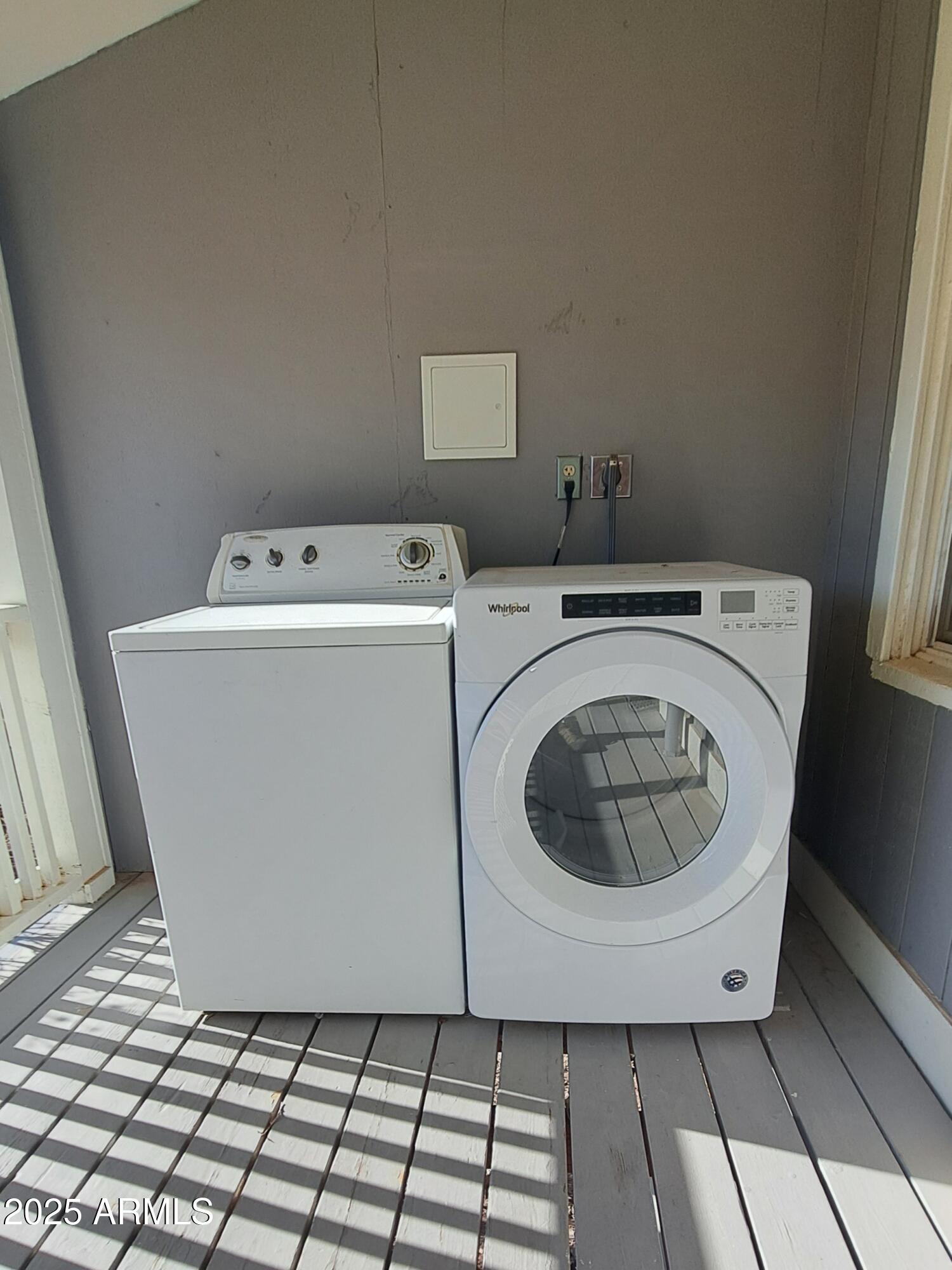507 Bisbee Road Bisbee, AZ 85603 - Photo 19 of 26 a utility room with dryer and washer