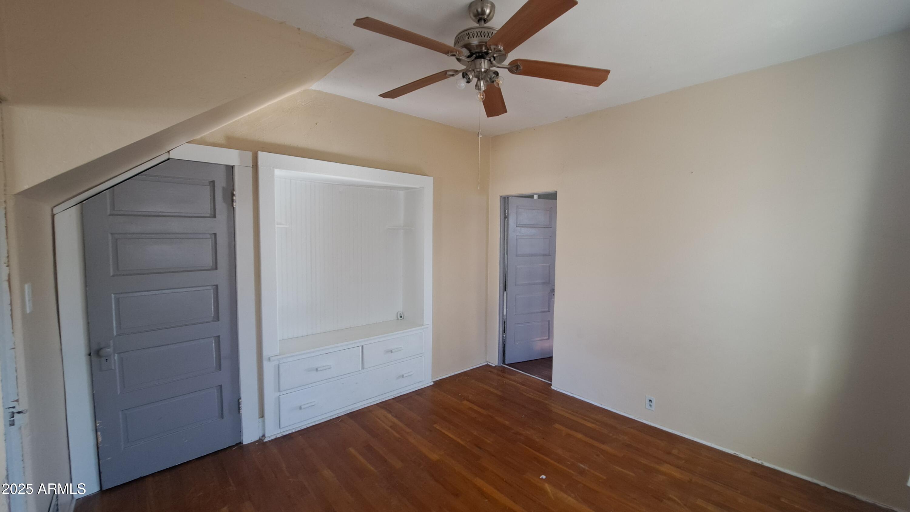507 Bisbee Road Bisbee, AZ 85603 - Photo 9 of 26 an empty room with closet