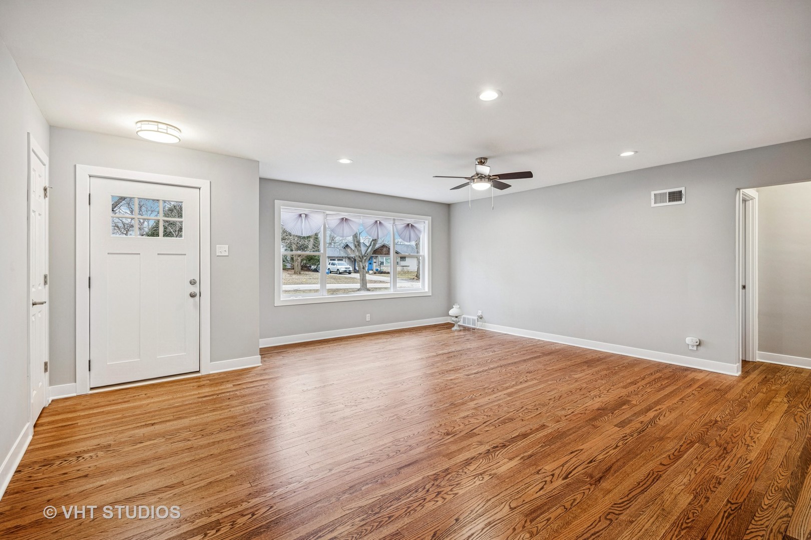 226 Ridge Avenue Crystal Lake, IL 60014 - Photo 3 of 23