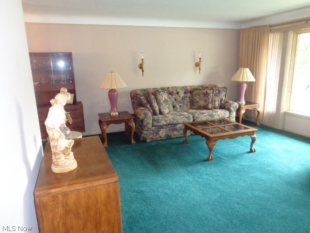 6530 Hamden Road Parma Heights, OH 44130 - Photo 8 of 28 Living Room
