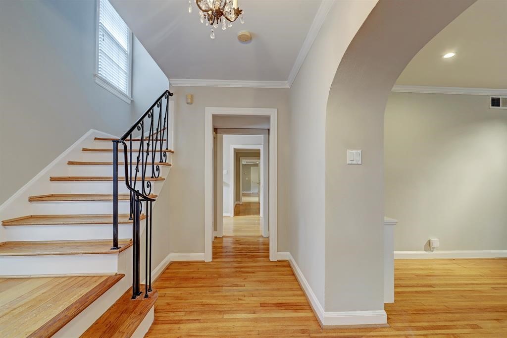2044 Addison Road Houston, TX 77030 - Photo 2 of 5