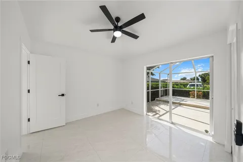 a view of a livingroom with a ceiling fan