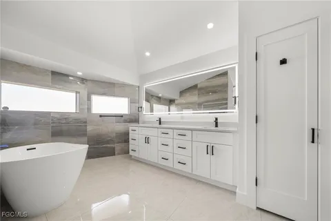 a view of a livingroom with a ceiling fan and wooden floor