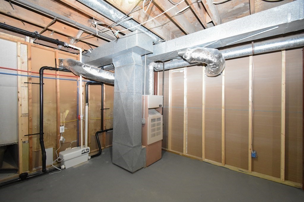 1094 Sumner Avenue Springfield, MA 01118 - Photo 31 of 35 a view of an empty room