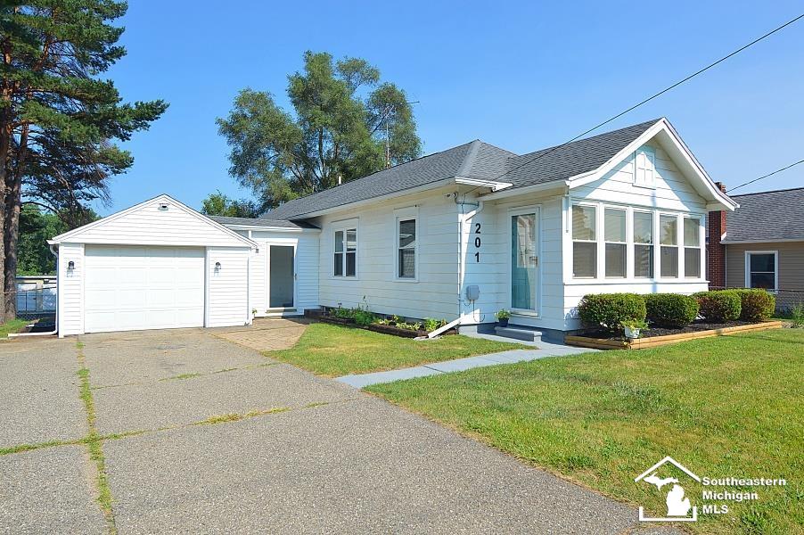 201 North Dettman Road Jackson, MI 49202 - Photo 2 of 22