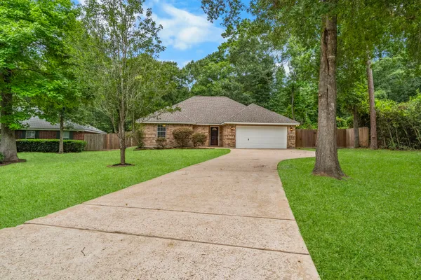 $285,000 | 10367 Royal Magnolia Drive, Conroe, TX 77303