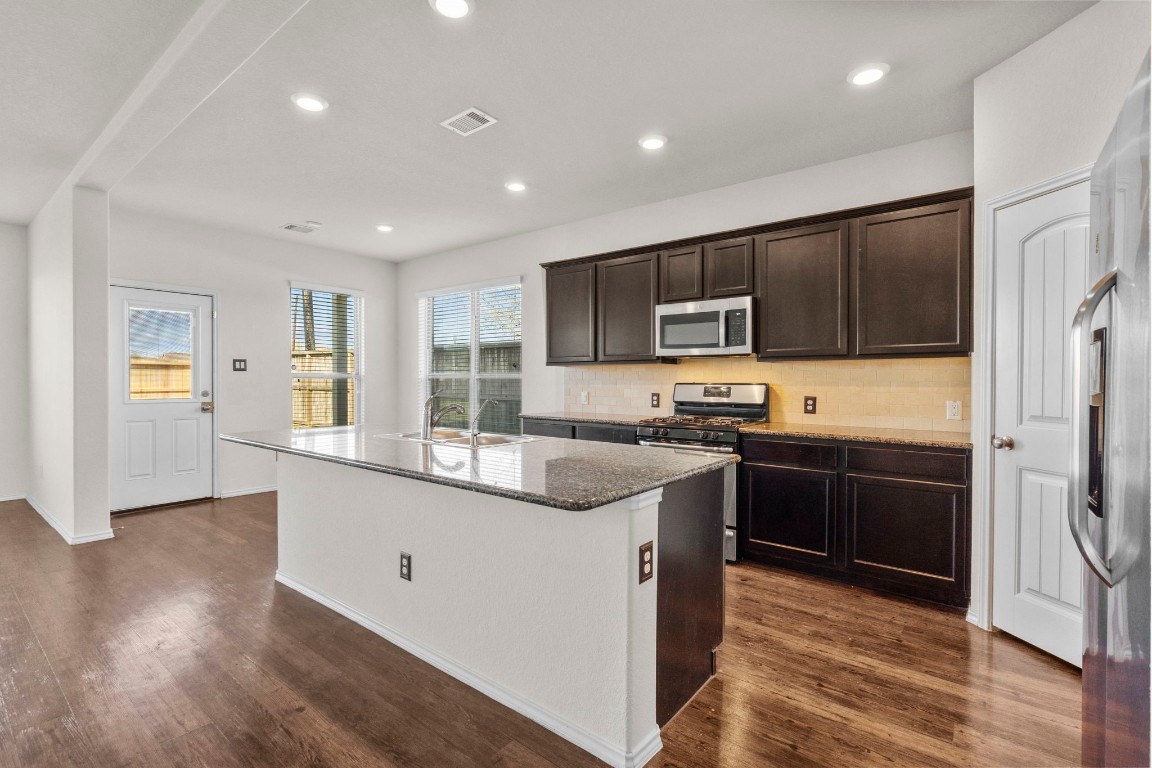 506 Waterside Ridge Lane La Marque, TX 77568 - Photo 9 of 43