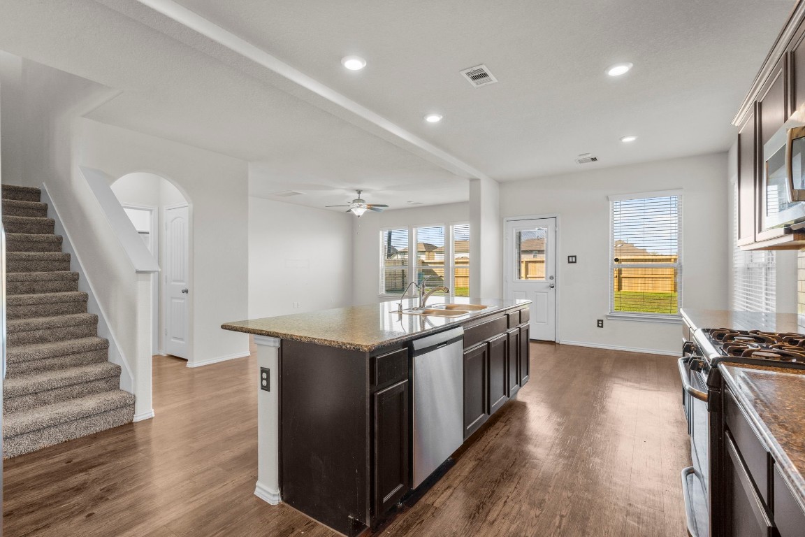 506 Waterside Ridge Lane La Marque, TX 77568 - Photo 10 of 43