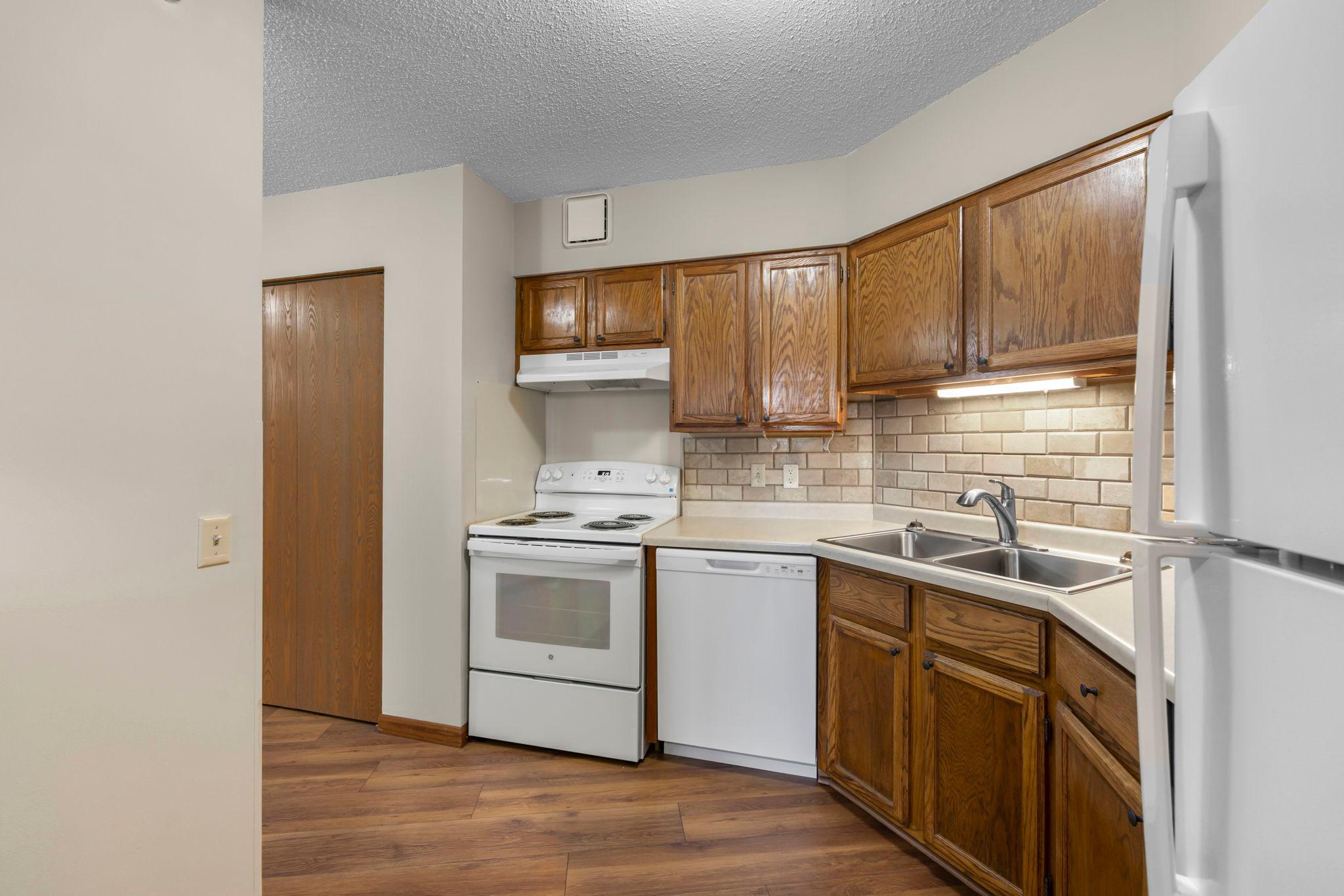 7600 Golden Valley Road, Unit 411 Golden Valley, MN 55427 - Photo 24 of 29