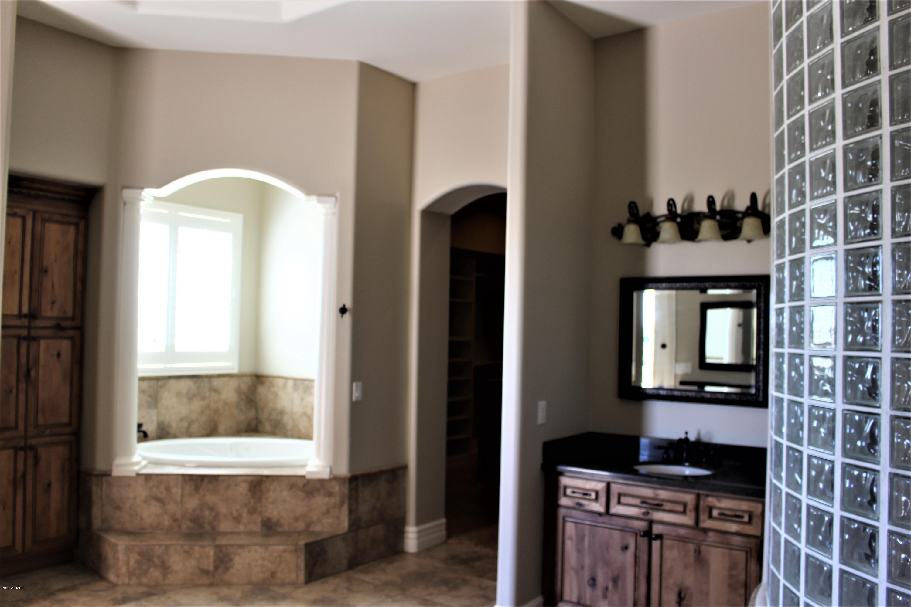 29981 West Marsh Road Casa Grande, AZ 85193 - Photo 13 of 38 Master bath garden tub