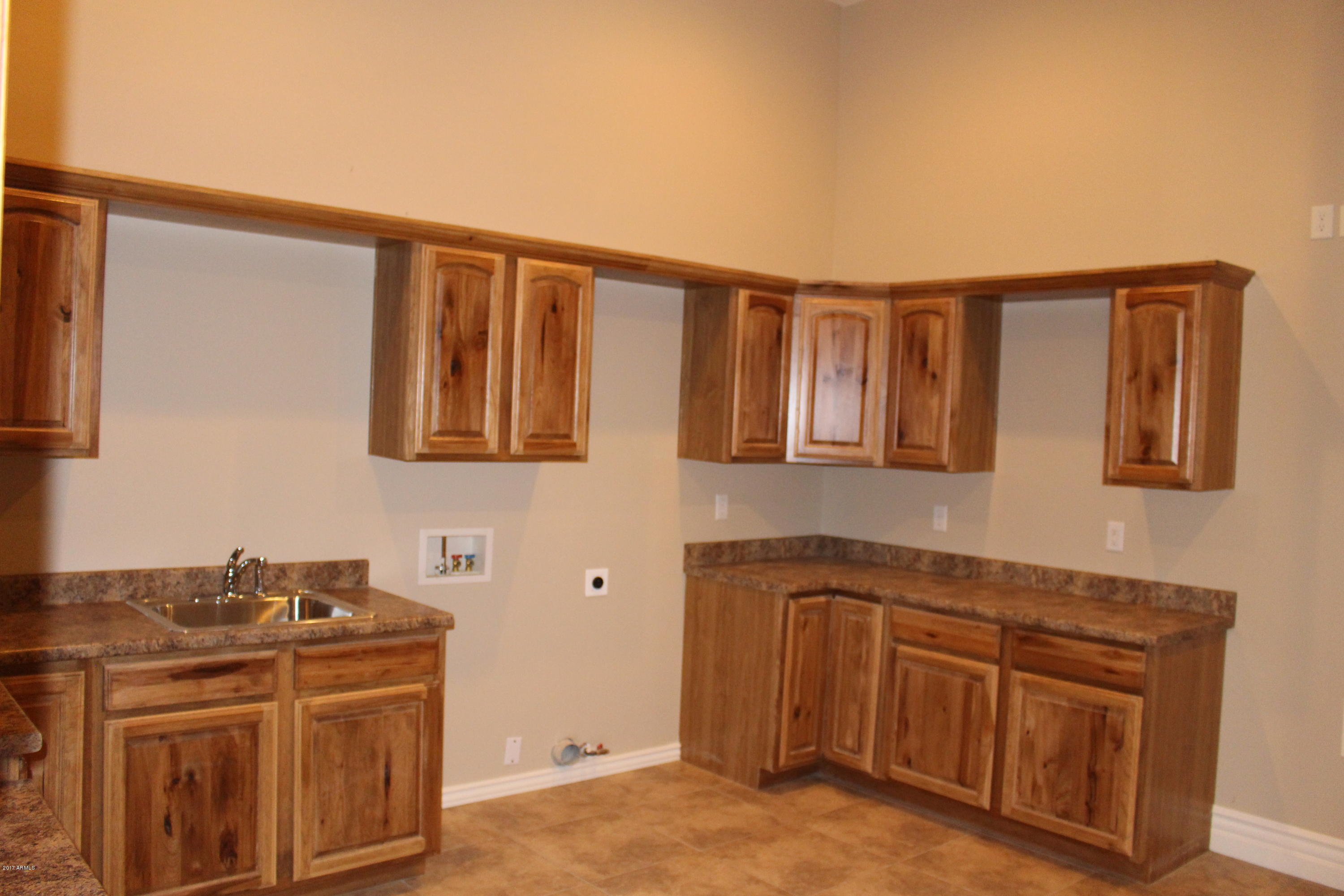 29981 West Marsh Road Casa Grande, AZ 85193 - Photo 28 of 38 Laundry room