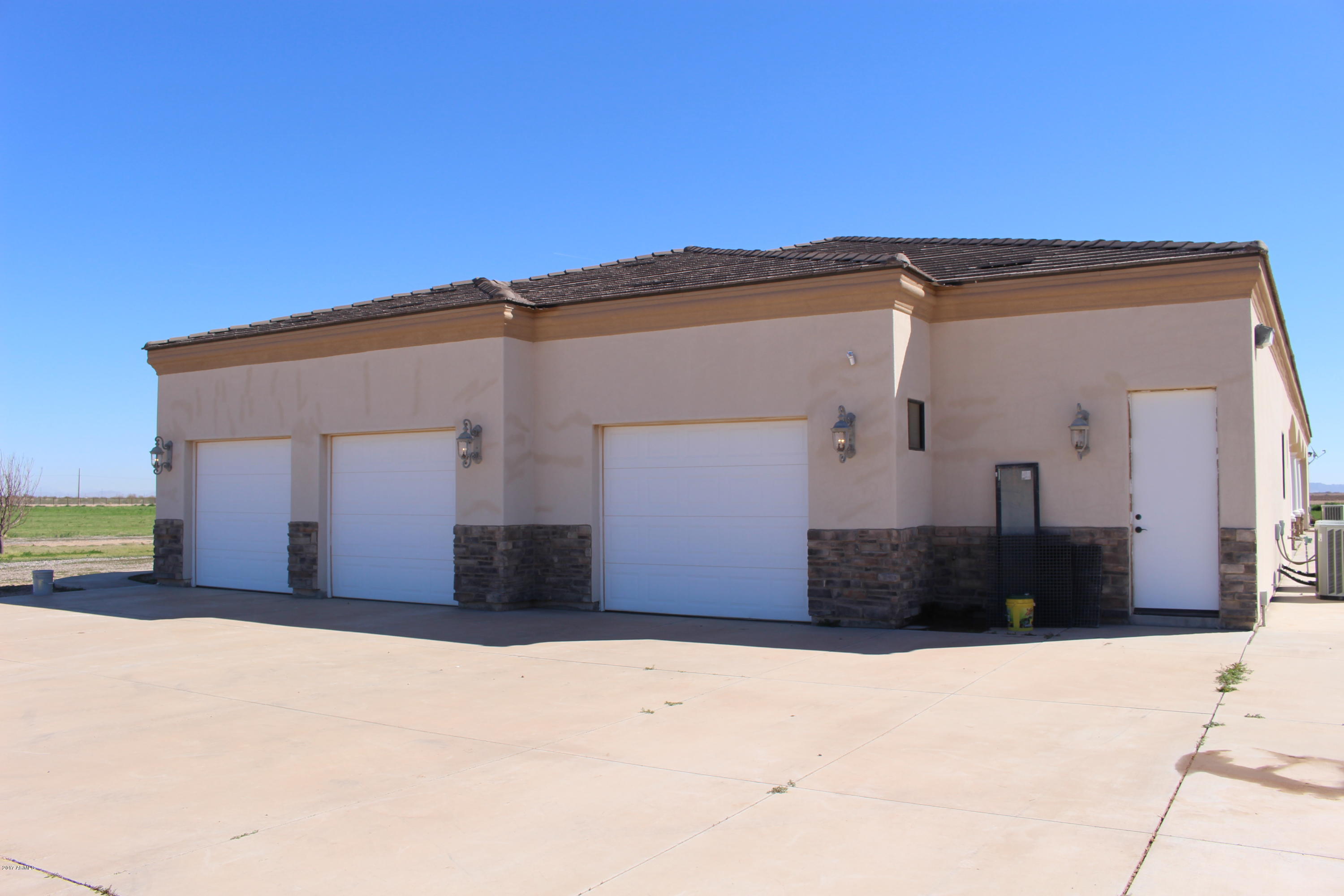 29981 West Marsh Road Casa Grande, AZ 85193 - Photo 33 of 38 Garage
